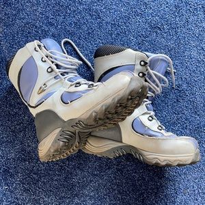 Women’s snow boots